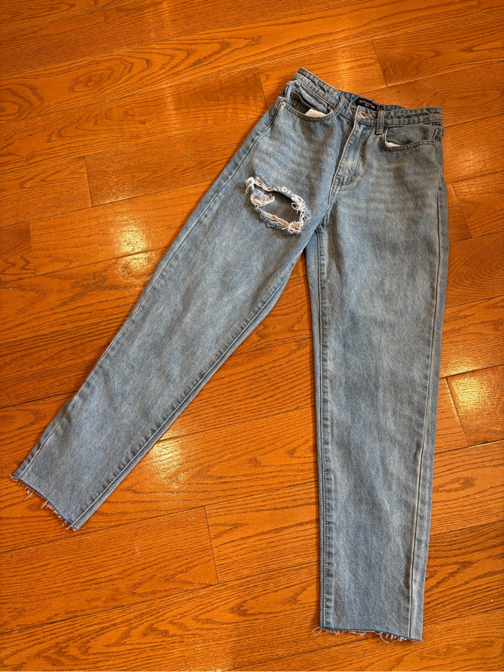 PrettyLittleThing Tall Distressed Straight Leg Jeans Light Wash Raw Hem Size 4
